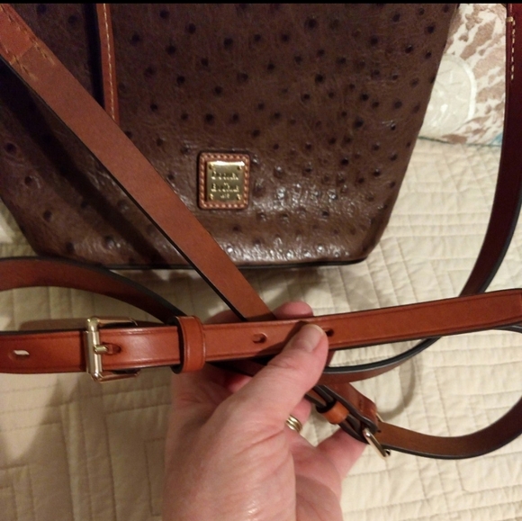 Dooney and Bourke Ostrich Small Zip Crossbody Signature Leather Collection Purse - Picture 4 of 12